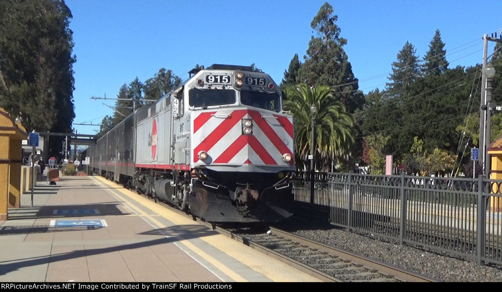 JPBX 915 Leads Caltrain 142